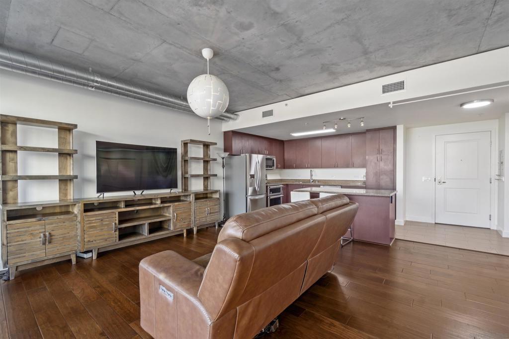 1080 Park Blvd 202
