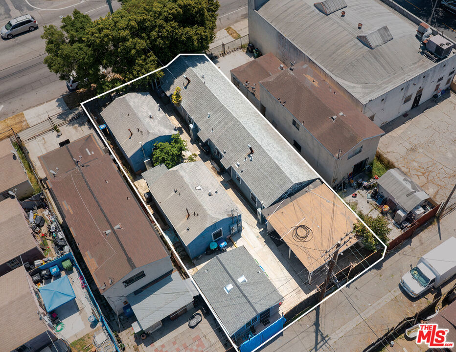10311 S Figueroa Street