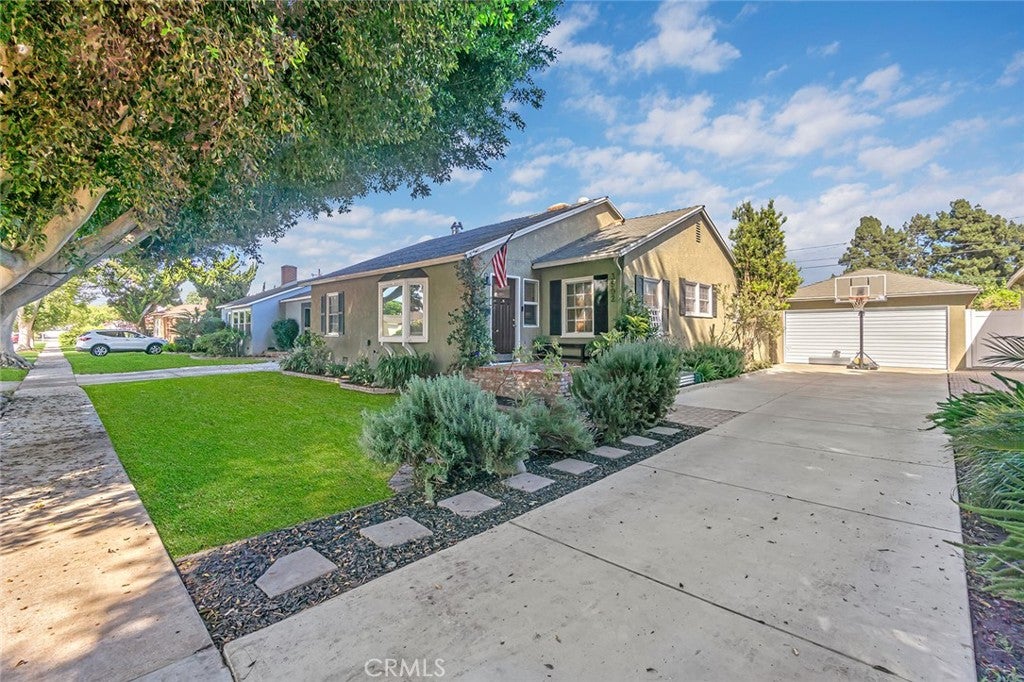 3502 Heather Road