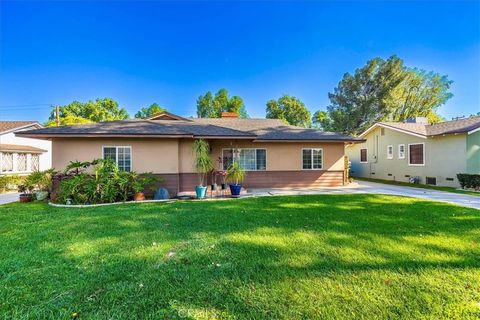 Photo of 4423 Maplewood Place, Riverside, CA 92506 (MLS # SW26044663)
