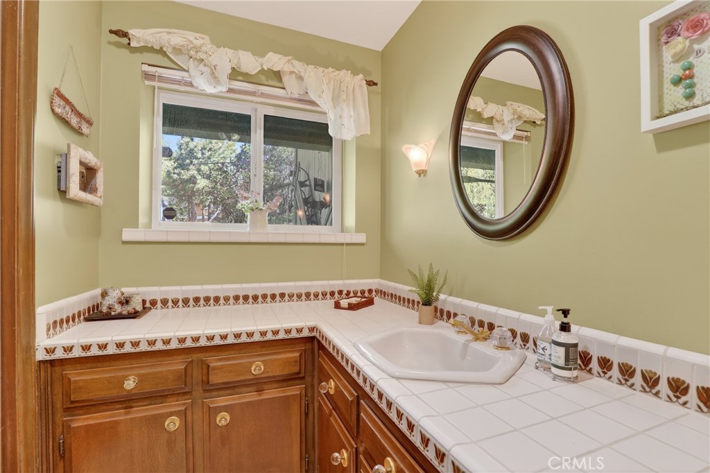 Lake Arrowhead, California, 92352, United States, 5 Bedrooms Bedrooms, ,4 BathroomsBathrooms,Residential,Active,2034696