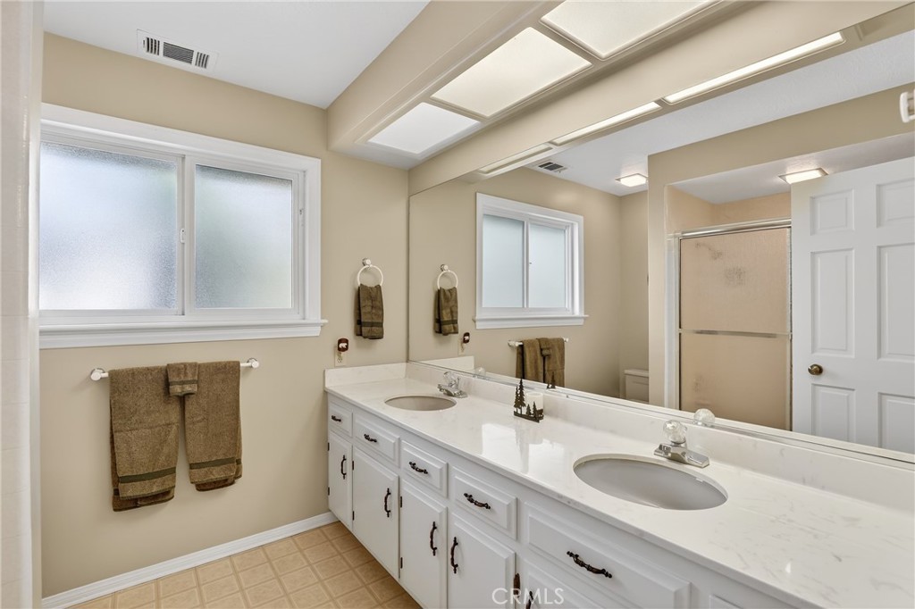 Lake Arrowhead, California, 92352, United States, 5 Bedrooms Bedrooms, ,4 BathroomsBathrooms,Residential,Active,2034696