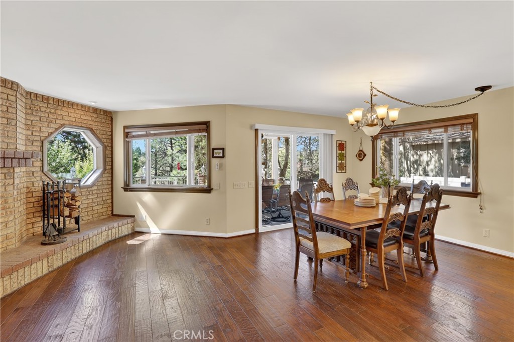 Lake Arrowhead, California, 92352, United States, 5 Bedrooms Bedrooms, ,4 BathroomsBathrooms,Residential,Active,2034696