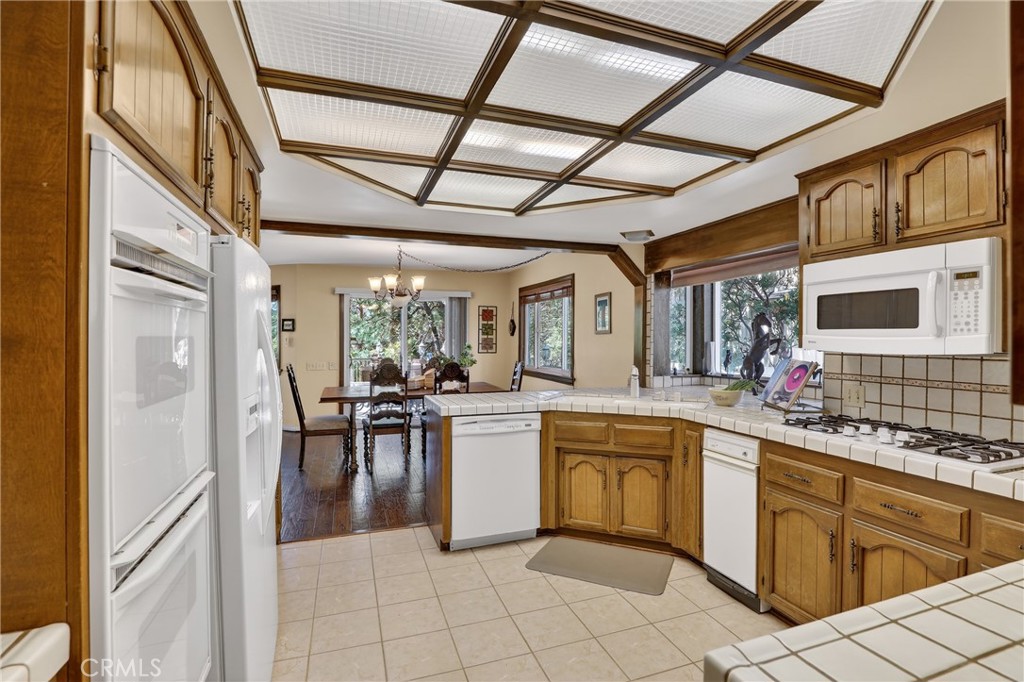 Lake Arrowhead, California, 92352, United States, 5 Bedrooms Bedrooms, ,4 BathroomsBathrooms,Residential,Active,2034696
