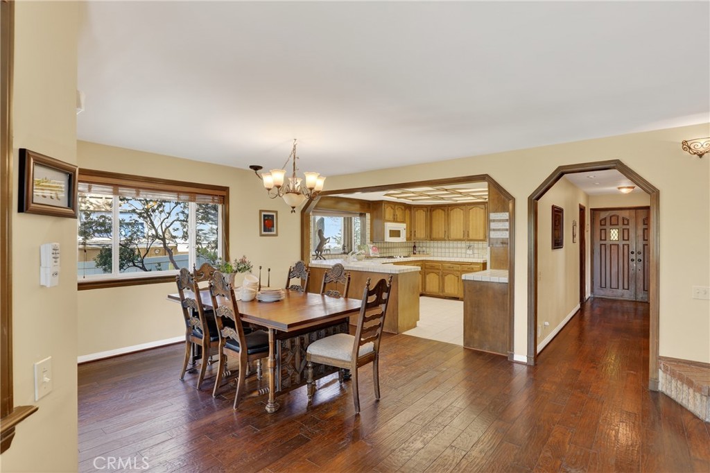 Lake Arrowhead, California, 92352, United States, 5 Bedrooms Bedrooms, ,4 BathroomsBathrooms,Residential,Active,2034696