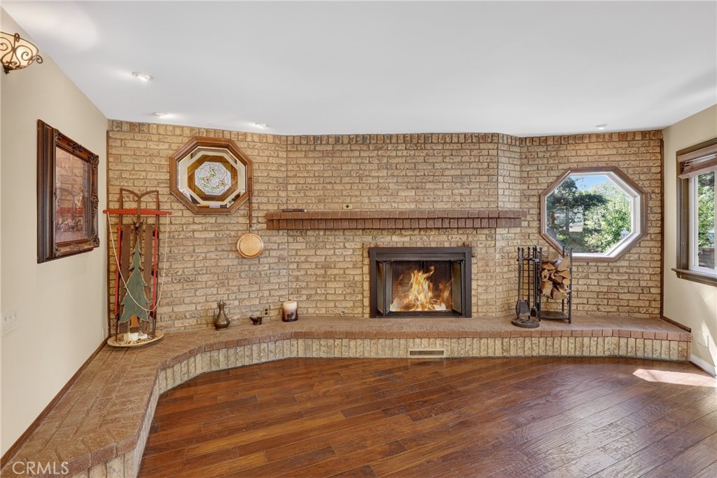 Lake Arrowhead, California, 92352, United States, 5 Bedrooms Bedrooms, ,4 BathroomsBathrooms,Residential,Active,2034696