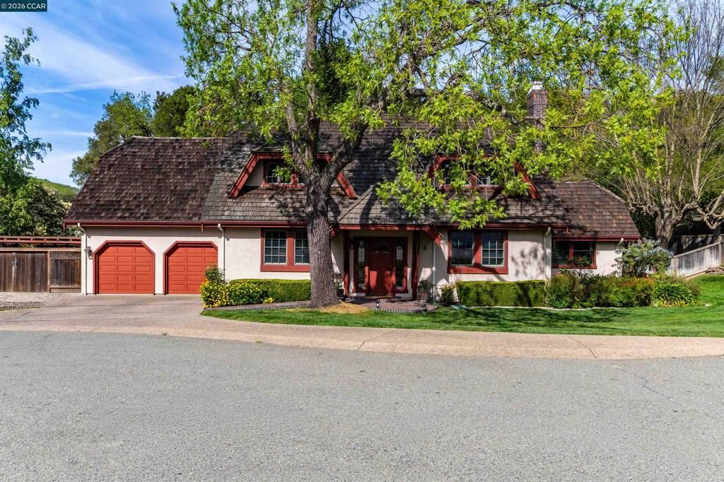 Photo of 4 Wallabi Ct Ct, Lafayette, CA 94549 (MLS # 41127344)