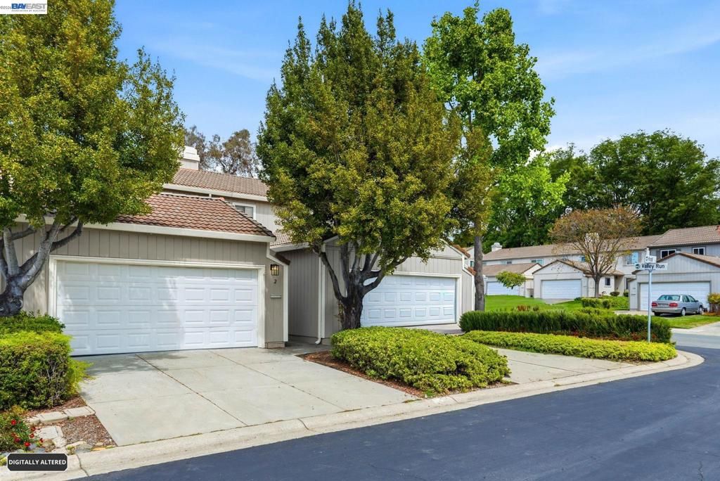 Photo of 2 Knoll Ct, Hercules, CA 94547 (MLS # 41131318)