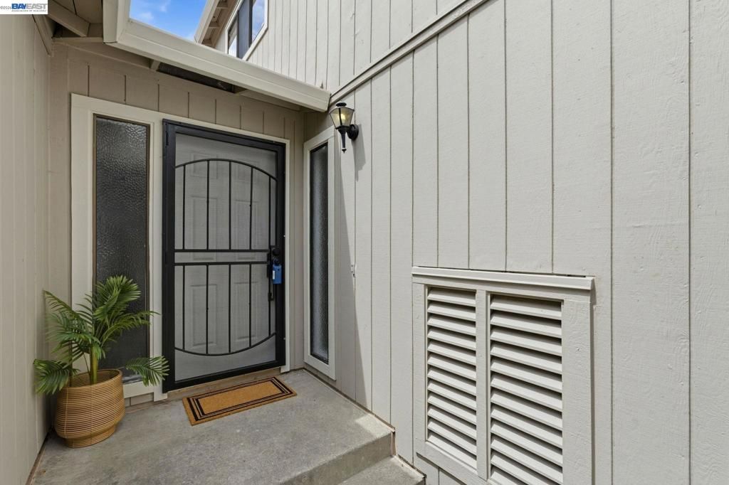 Photo of 2 Knoll Ct, Hercules, CA 94547 (MLS # 41131318)