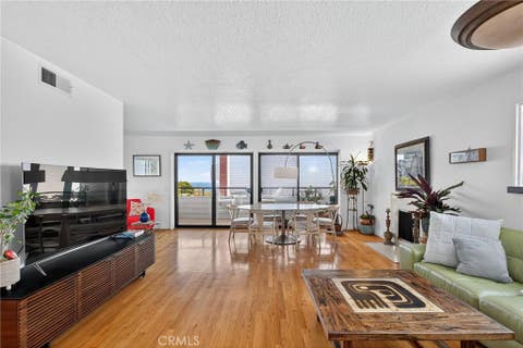Photo of 431 Camino De Las Colinas, Redondo Beach, CA 90277 (MLS # SB26094657)