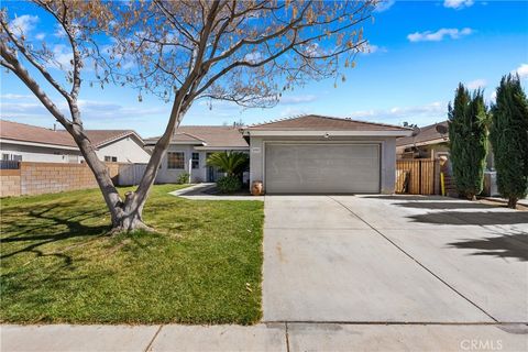 Photo of 44840 Fenhold St, Lancaster, CA 93535 (MLS # SR26049948)