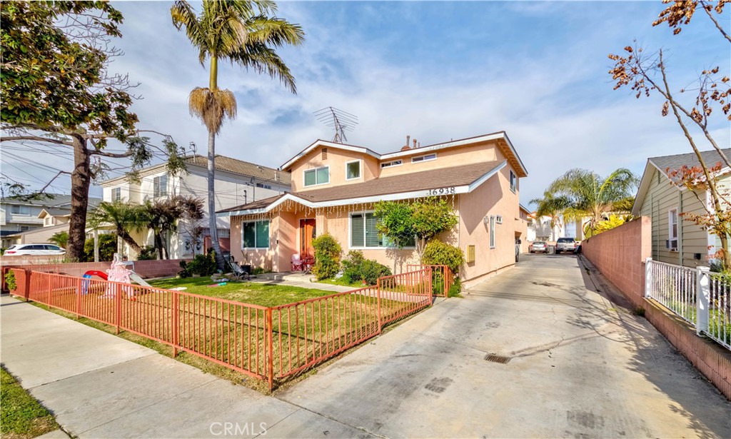 This well maintained four unit building, presents an excellent investment
opportunity for an investor or owner/user in the heart of Gardena.
Unit 1 : Owner’s unit with 4 bedroom & 3 bathroom. One bed & full bath at downstairs,
inside laundry room and direct access from two car garage.
Recent upgrades includes new paint, new laminate floor and double pane windows.
Unit 2 & 3 have Two bedroom & One bath and Unit 4 has Two Bedroom & 1.5 Bathroom.
All units are individually metered for gas, electricity and water heaters.
Parking is convenient with 5 garage space and 3 assigned parking spots.
Beautiful & quiet neighborhood, Close Proximity to Retail Shops, Restaurants, Office Buildings and Grocery Stores. Direct Access to the 110 & 405 Freeways Immediate Transit to Surrounding Employment Hubs