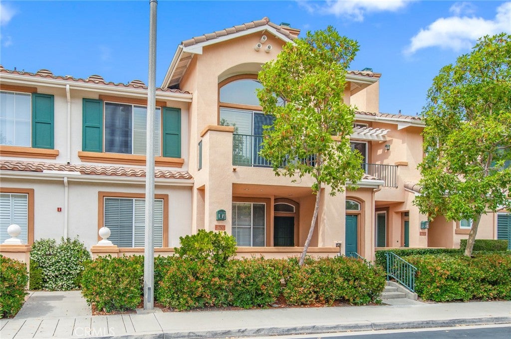 2605 Ladrillo Aisle