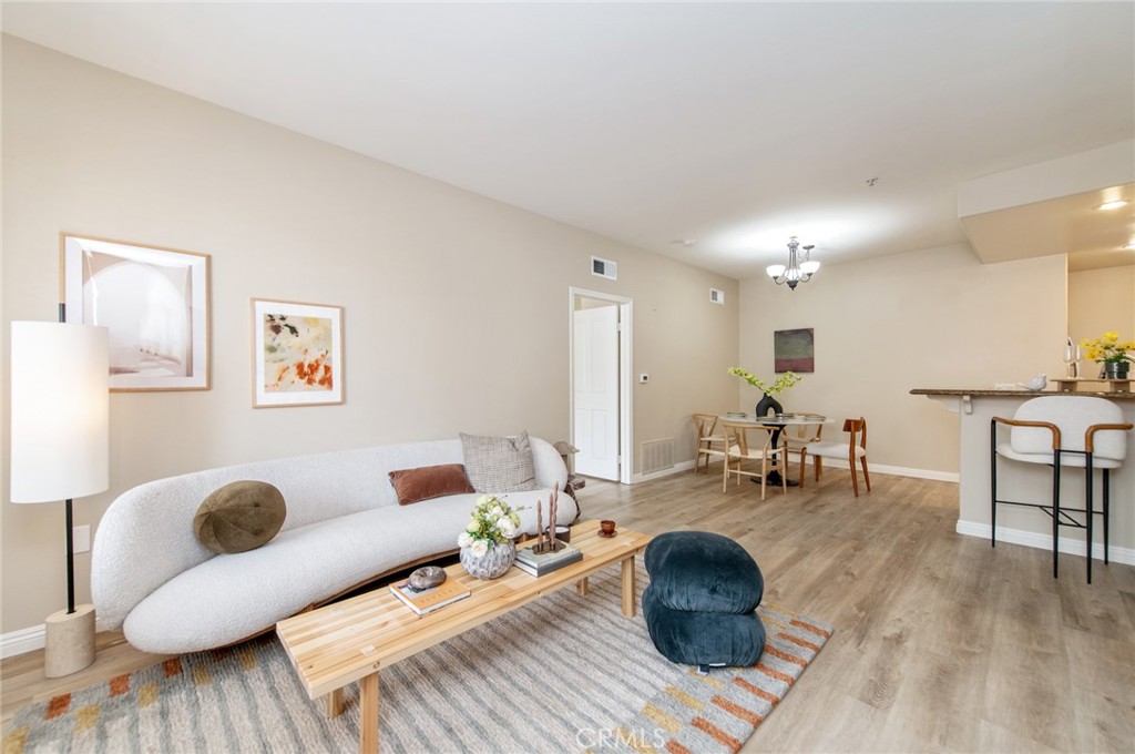2605 Ladrillo Aisle