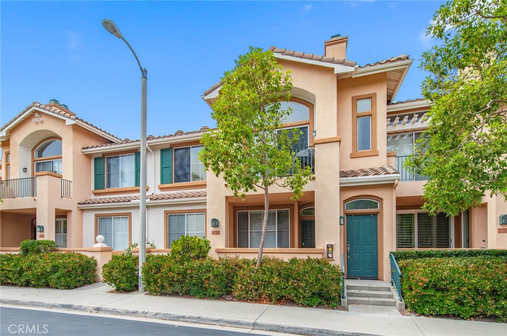 2605 Ladrillo Aisle