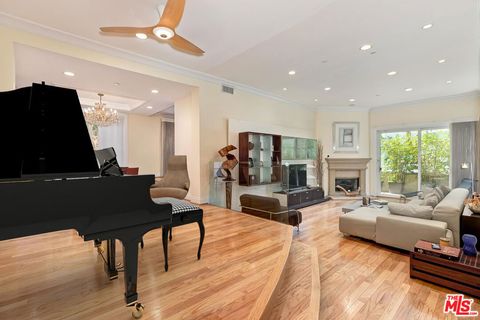 Photo of 132 S Maple Drive #101, Beverly Hills, CA 90212 (MLS # 26660541)