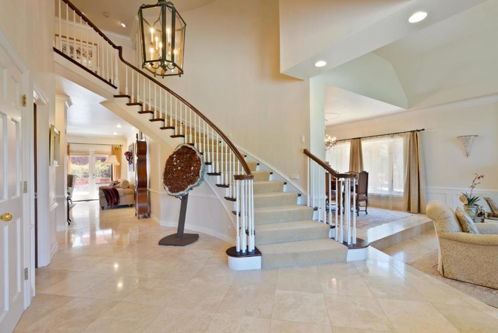 24680 Avenida Principal