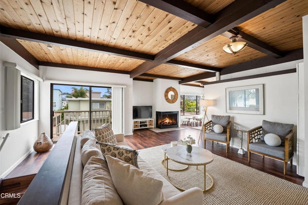 1072 BELFAST LN, VENTURA, CA 93001 - Image 2decd9ee8b94e2fa41e5c9e7b38102e7/587512077