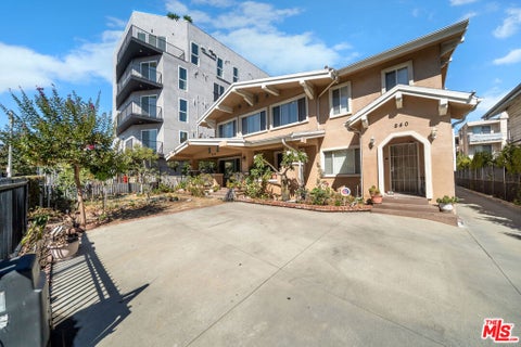 Photo of 838 S St Andrews Place, Los Angeles, CA 90005 (MLS # 26953297)