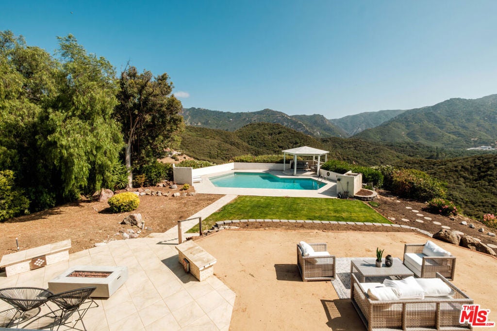 26094 Mulholland Highway