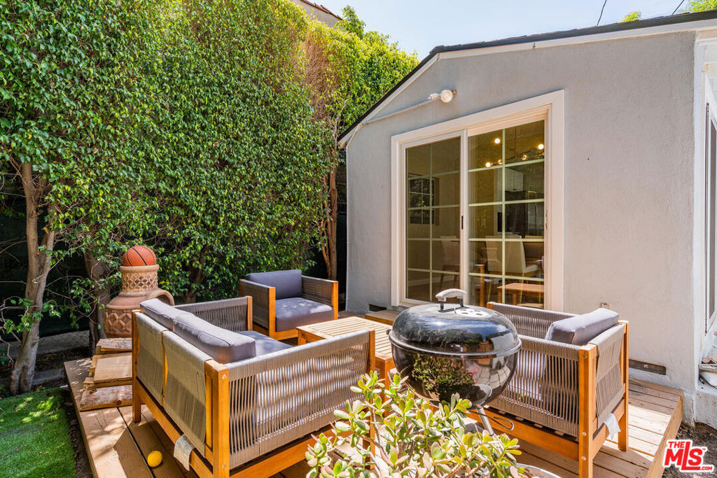 PRIME WEST HOLLYWOOD WALKING TO BEVERLY CENTER. FULLY-FURNISHED, FULLY-EQUIPPED UNIT. AVAILABLE FOR SHORT AND LONG STAYS. Peaceful & central property in prime WEHO! Modern & sophisticated unit right off Melrose Ave. 800sqft of living space w/ open floor plan. Master room w/ King bed. Beautiful outdoor w/ covered patio & comfortable seating area. Short walking distance to restaurants, local shops, grocery stores, cafes, bars, theaters, nightlife, farmers markets, boutiques & shopping malls. Perfect for couples or solo business travelers. ****Permit parking only. This is the back unit of the triplex property. This unit shares an entryway with others, but has a private entrance to the unit.