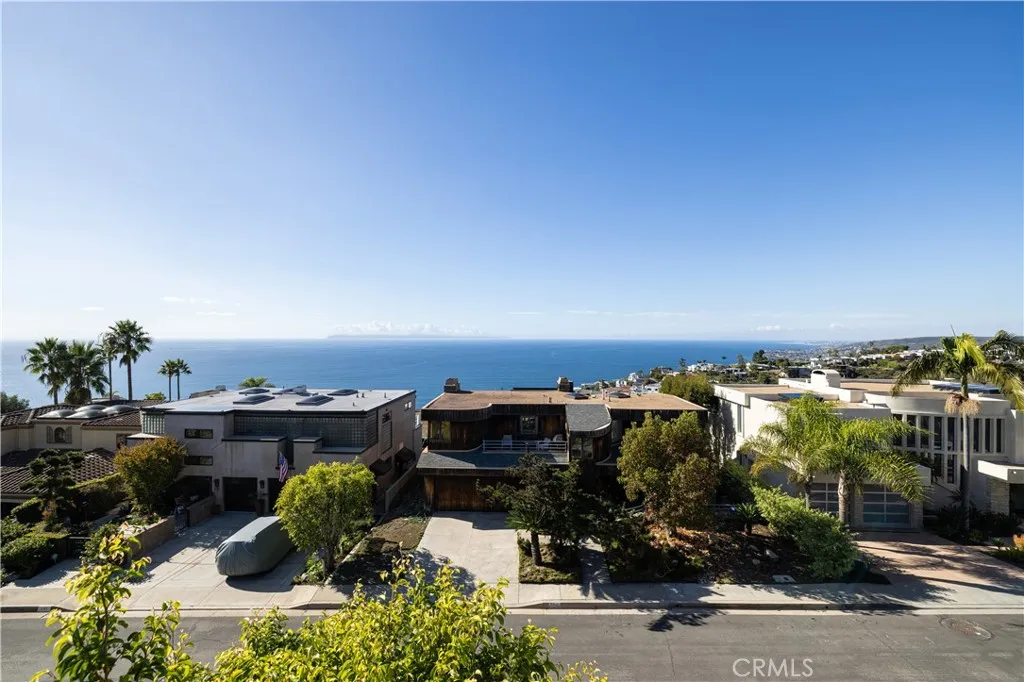 Laguna Beach, California 92651, United States, 4 Bedrooms Bedrooms, ,3 BathroomsBathrooms,Residential,Active,247526