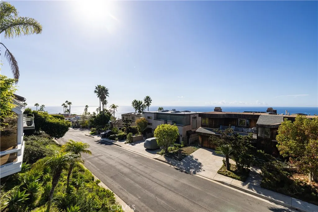 Laguna Beach, California 92651, United States, 4 Bedrooms Bedrooms, ,3 BathroomsBathrooms,Residential,Active,247526