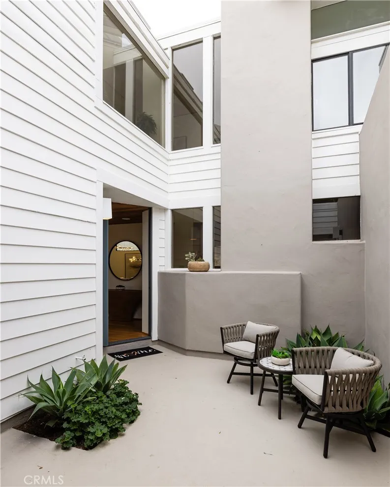 Laguna Beach, California 92651, United States, 4 Bedrooms Bedrooms, ,3 BathroomsBathrooms,Residential,Active,247526