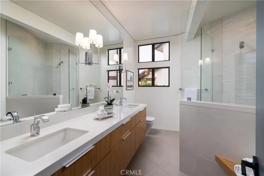 Laguna Beach, California 92651, United States, 4 Bedrooms Bedrooms, ,3 BathroomsBathrooms,Residential,Active,247526