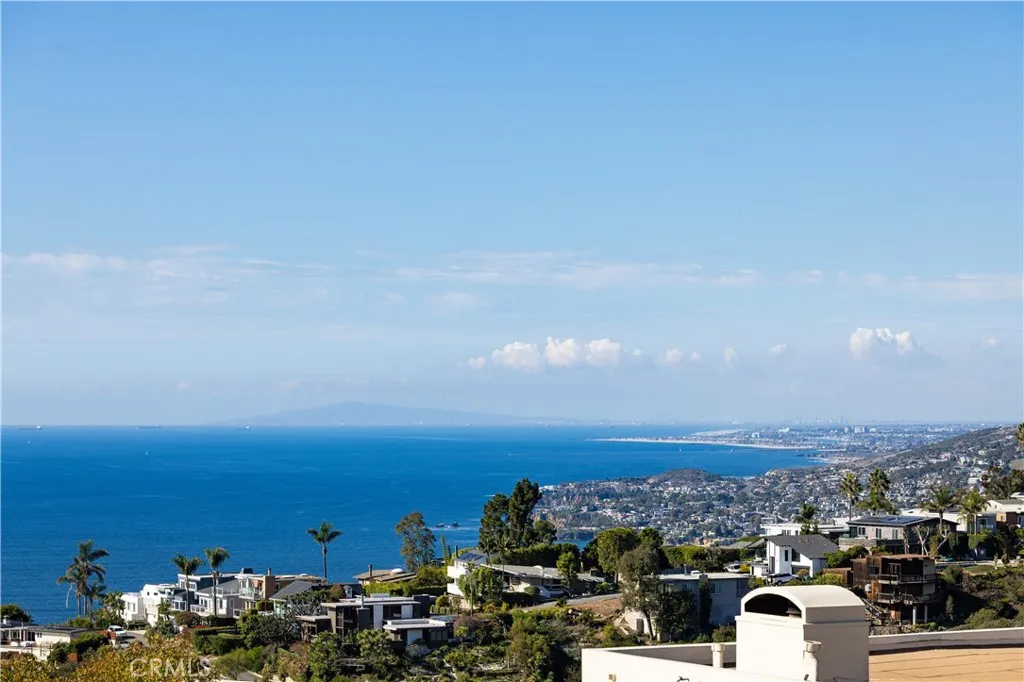 Laguna Beach, California 92651, United States, 4 Bedrooms Bedrooms, ,3 BathroomsBathrooms,Residential,Active,247526