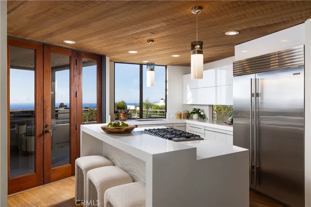 Laguna Beach, California 92651, United States, 4 Bedrooms Bedrooms, ,3 BathroomsBathrooms,Residential,Active,247526