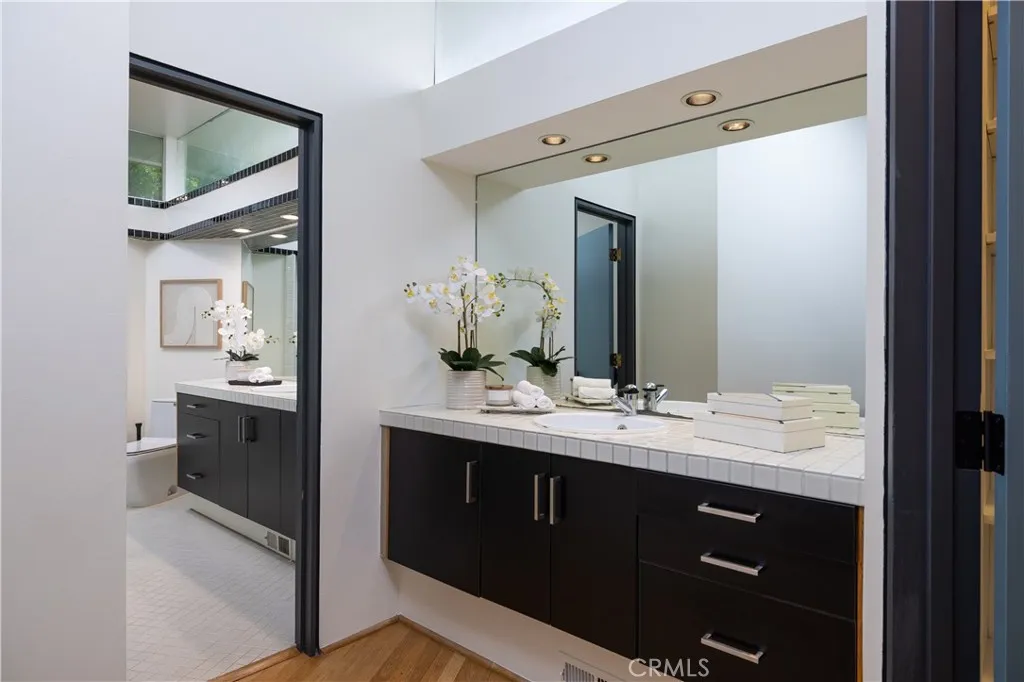 Laguna Beach, California 92651, United States, 4 Bedrooms Bedrooms, ,3 BathroomsBathrooms,Residential,Active,247526