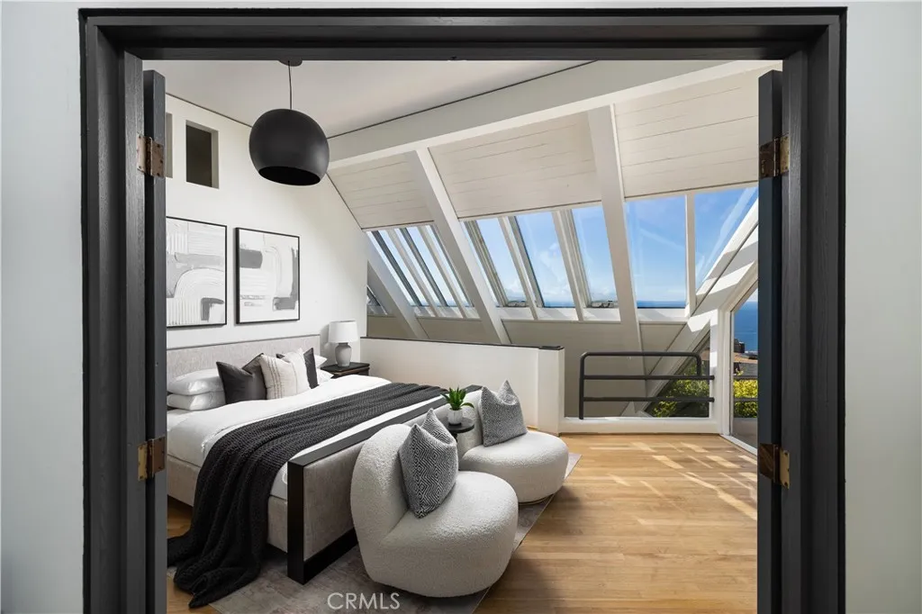 Laguna Beach, California 92651, United States, 4 Bedrooms Bedrooms, ,3 BathroomsBathrooms,Residential,Active,247526