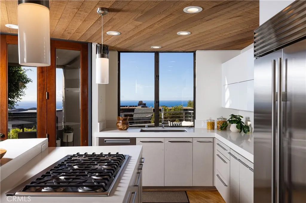 Laguna Beach, California 92651, United States, 4 Bedrooms Bedrooms, ,3 BathroomsBathrooms,Residential,Active,247526