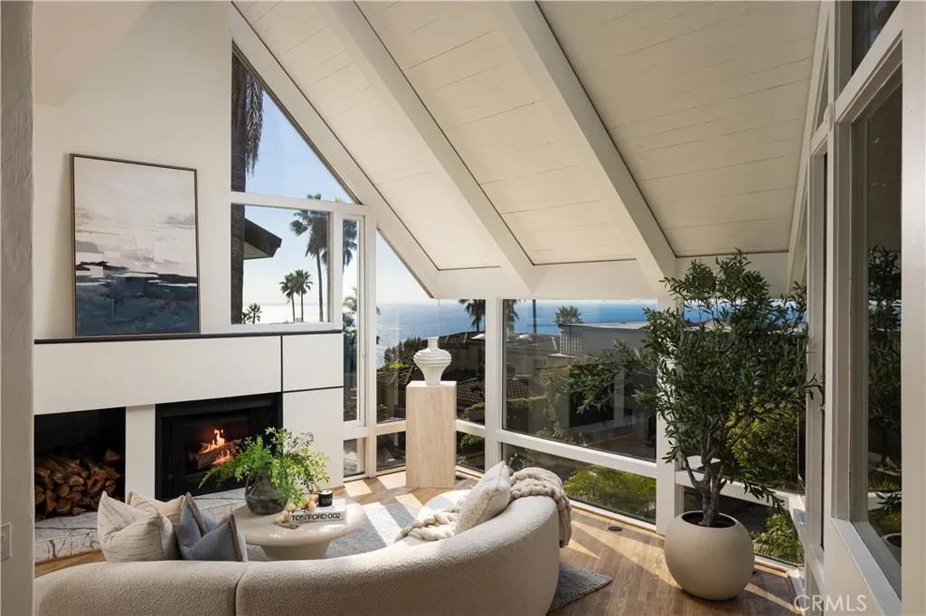 Laguna Beach, California 92651, United States, 4 Bedrooms Bedrooms, ,3 BathroomsBathrooms,Residential,Active,247526