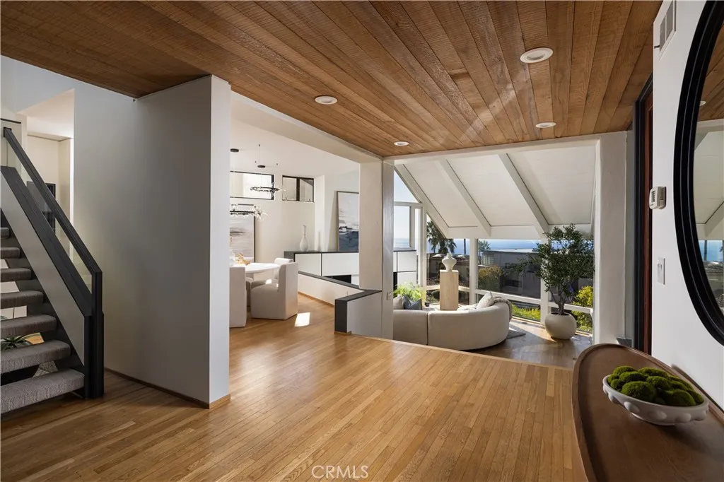 Laguna Beach, California 92651, United States, 4 Bedrooms Bedrooms, ,3 BathroomsBathrooms,Residential,Active,247526