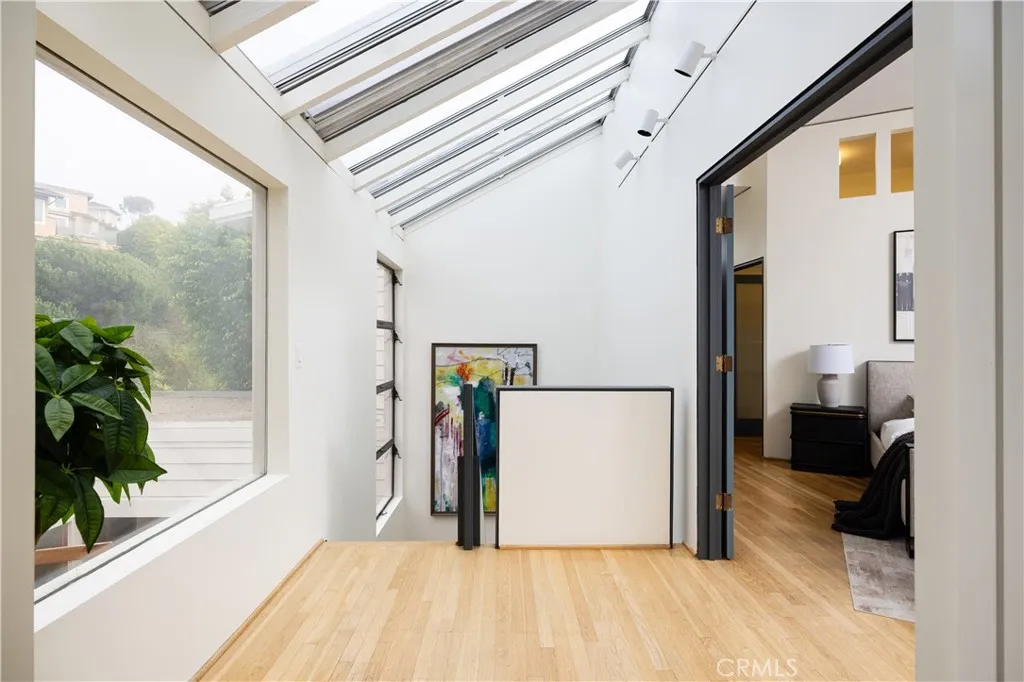 Laguna Beach, California 92651, United States, 4 Bedrooms Bedrooms, ,3 BathroomsBathrooms,Residential,Active,247526