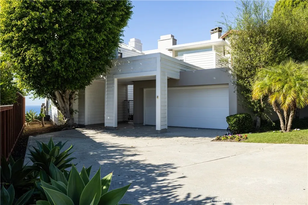 Laguna Beach, California 92651, United States, 4 Bedrooms Bedrooms, ,3 BathroomsBathrooms,Residential,Active,247526