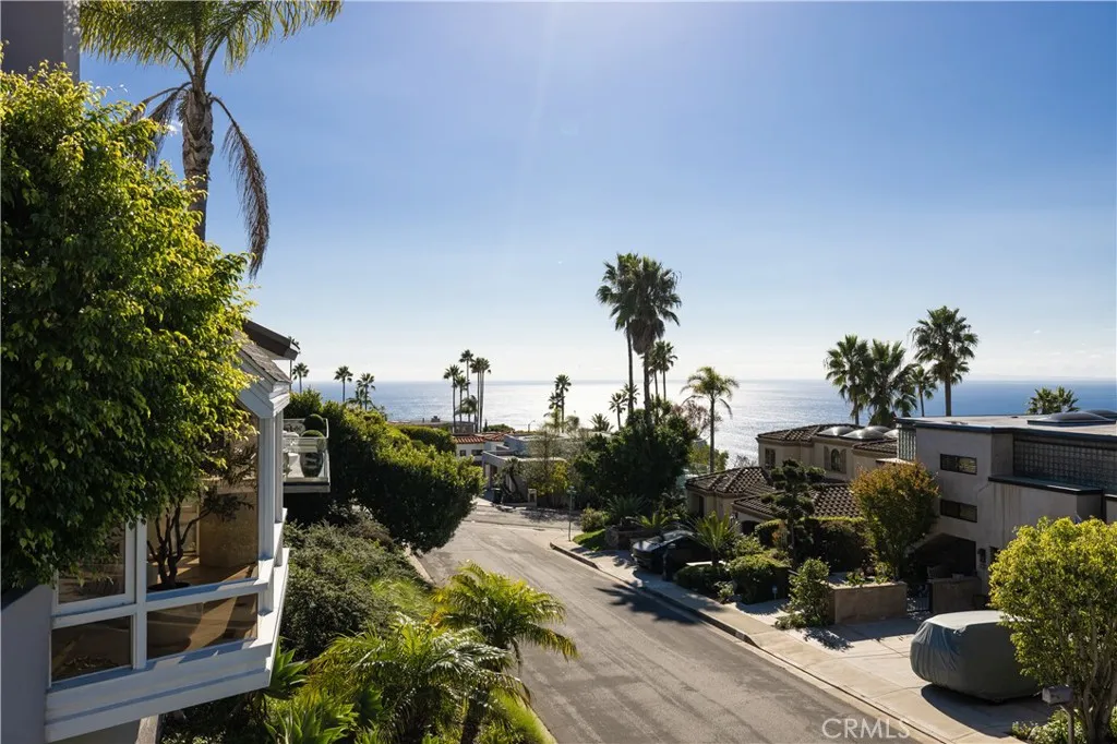 Laguna Beach, California 92651, United States, 4 Bedrooms Bedrooms, ,3 BathroomsBathrooms,Residential,Active,247526