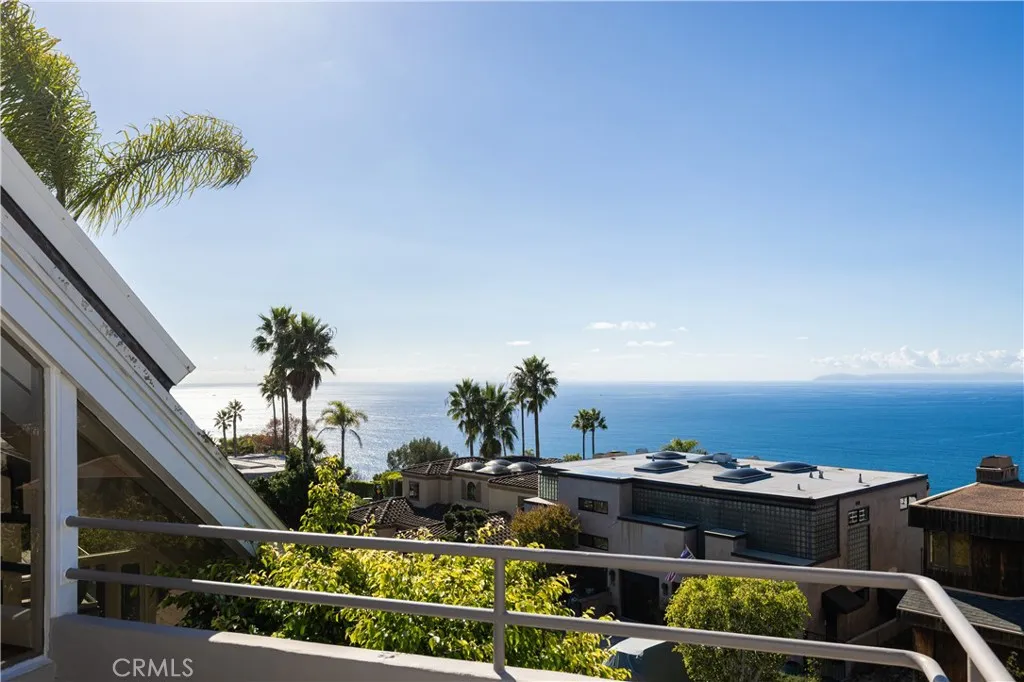 Laguna Beach, California 92651, United States, 4 Bedrooms Bedrooms, ,3 BathroomsBathrooms,Residential,Active,247526