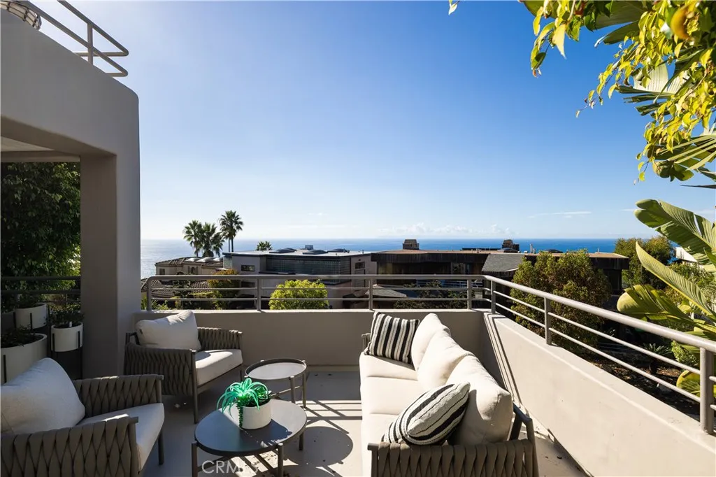 Laguna Beach, California 92651, United States, 4 Bedrooms Bedrooms, ,3 BathroomsBathrooms,Residential,Active,247526