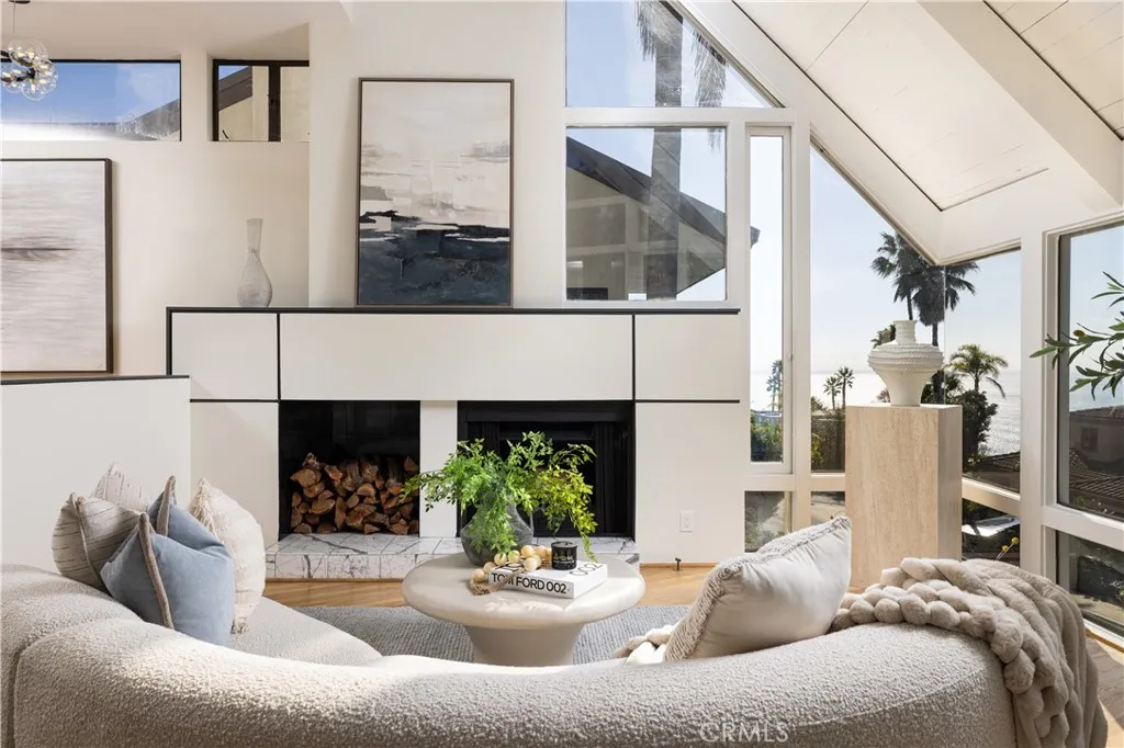 Laguna Beach, California 92651, United States, 4 Bedrooms Bedrooms, ,3 BathroomsBathrooms,Residential,Active,247526