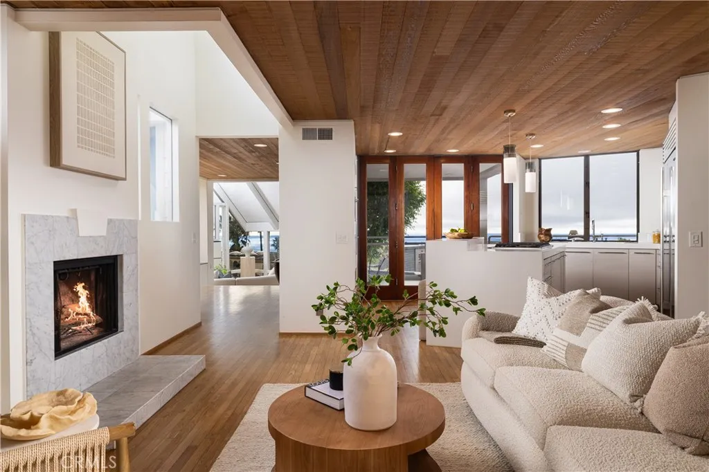 Laguna Beach, California 92651, United States, 4 Bedrooms Bedrooms, ,3 BathroomsBathrooms,Residential,Active,247526