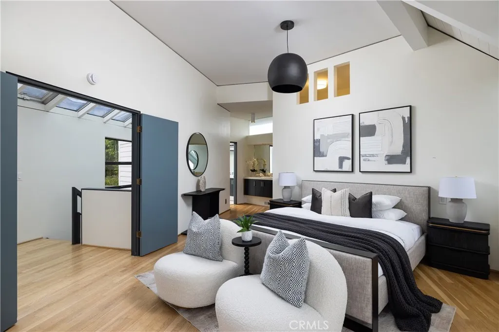 Laguna Beach, California 92651, United States, 4 Bedrooms Bedrooms, ,3 BathroomsBathrooms,Residential,Active,247526