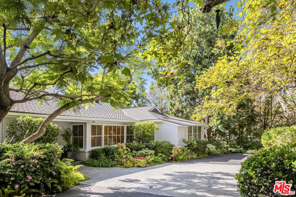 Photo of 1146 Amalfi Drive, Pacific Palisades, CA 90272 (MLS # 25602587)
