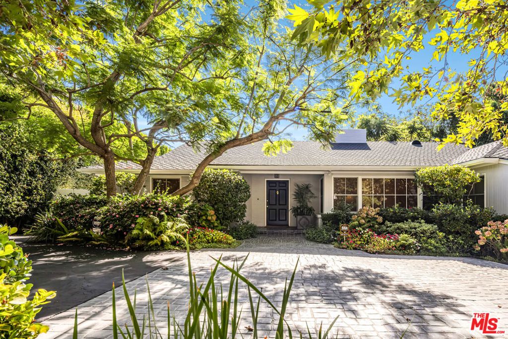 Photo of 1146 Amalfi Drive, Pacific Palisades, CA 90272 (MLS # 25602587)