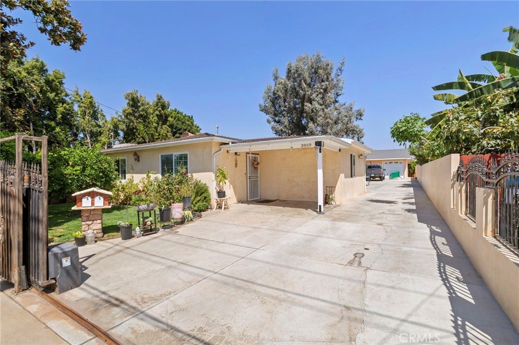 3855 W 107th