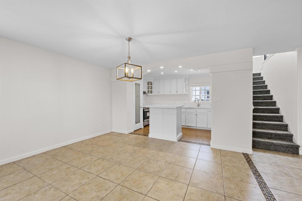 1749 51 Dahlia Avenue