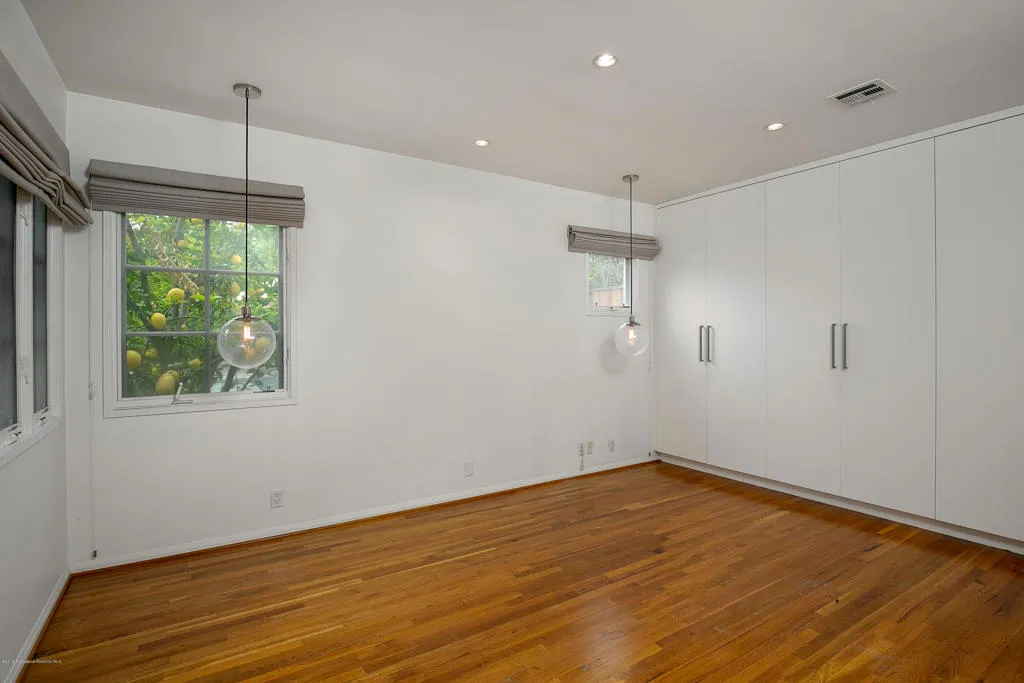 San Marino, California 91108, United States, 4 Bedrooms Bedrooms, ,3 BathroomsBathrooms,Residential,Active,229995