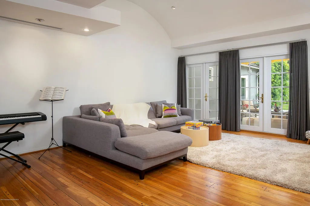 San Marino, California 91108, United States, 4 Bedrooms Bedrooms, ,3 BathroomsBathrooms,Residential,Active,229995